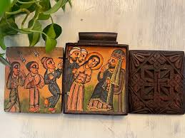 Hölzerne Gemalte Bildnisse – Kunstvolle Erinnerungen an eine reiche Tradition